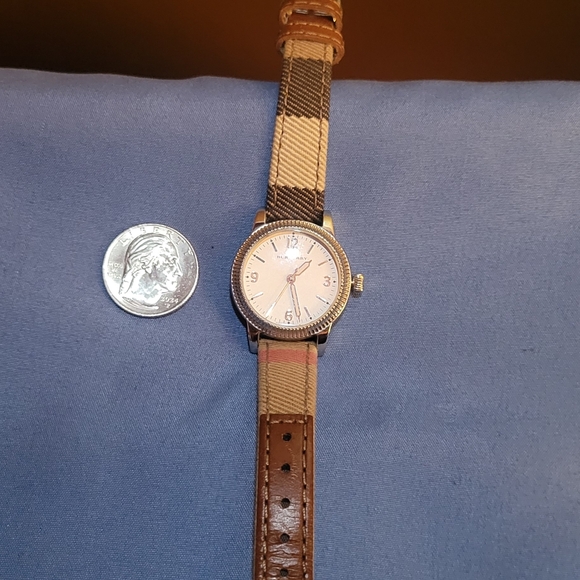 Womens Burberry watch - Picture 8 of 8